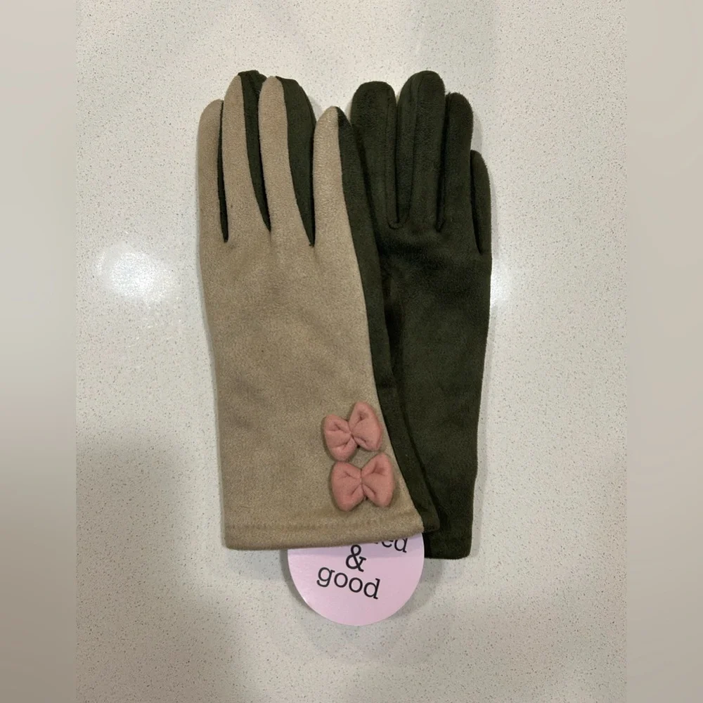 NWT Faux Suede Winter Gloves with Dainty Bows